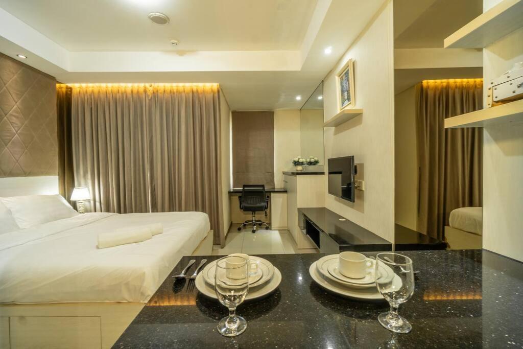 Modern & Comfy Studio In Central Jakarta, Scbd Esterno foto