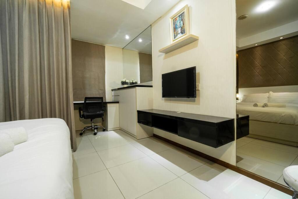 Modern & Comfy Studio In Central Jakarta, Scbd Esterno foto