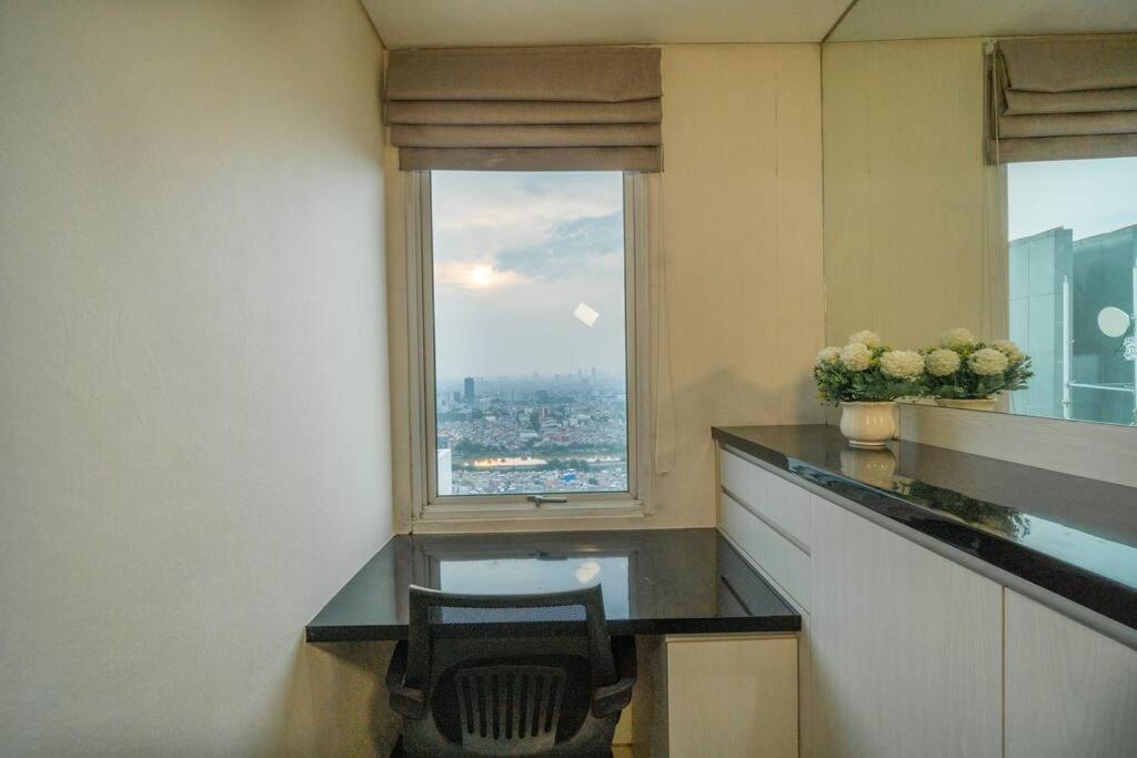 Modern & Comfy Studio In Central Jakarta, Scbd Esterno foto