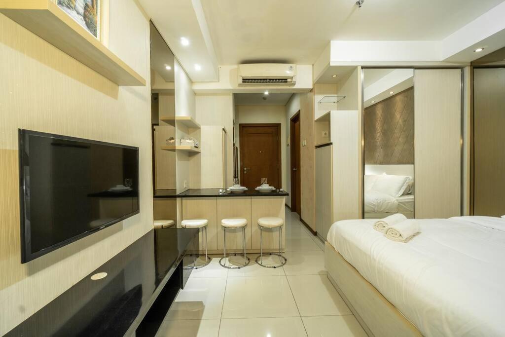 Modern & Comfy Studio In Central Jakarta, Scbd Esterno foto