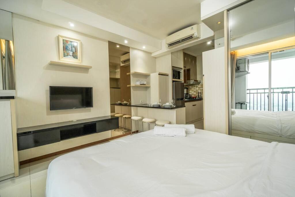 Modern & Comfy Studio In Central Jakarta, Scbd Esterno foto