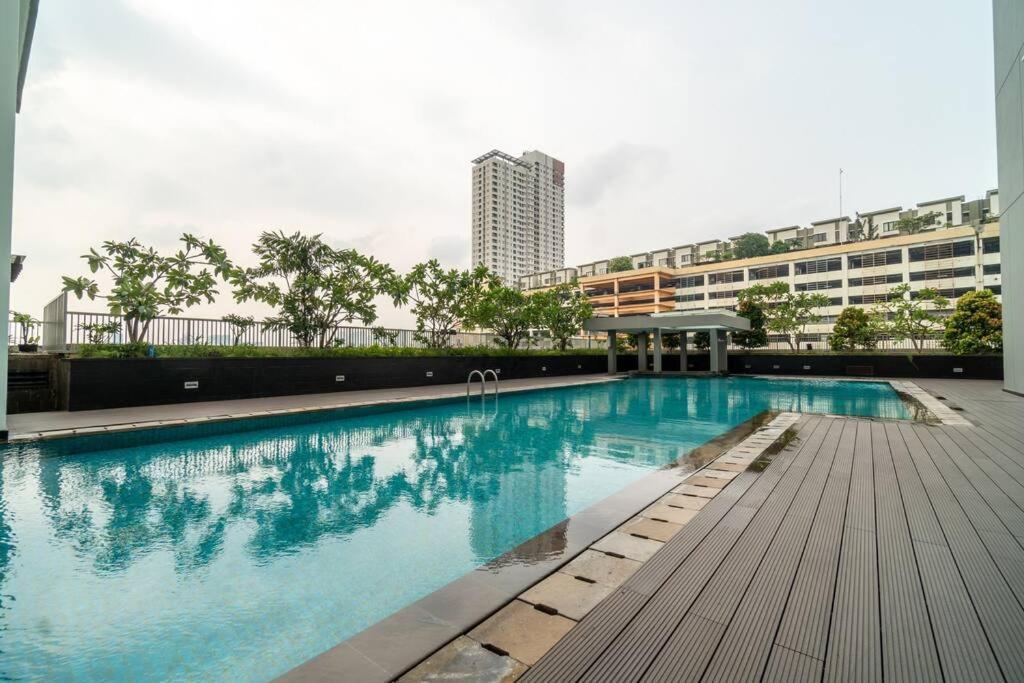 Modern & Comfy Studio In Central Jakarta, Scbd Esterno foto