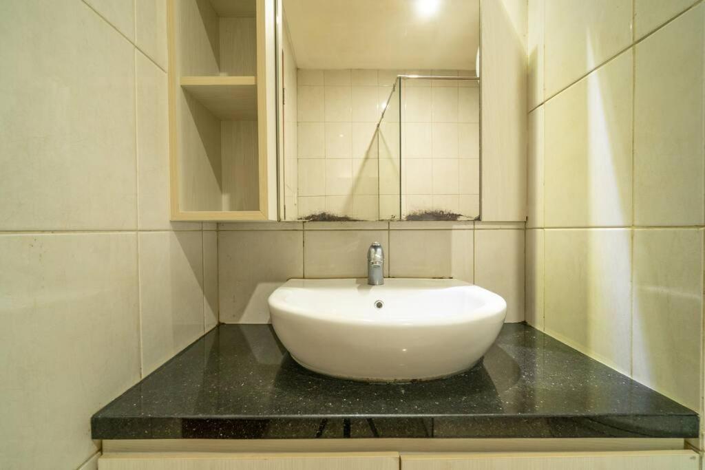 Modern & Comfy Studio In Central Jakarta, Scbd Esterno foto