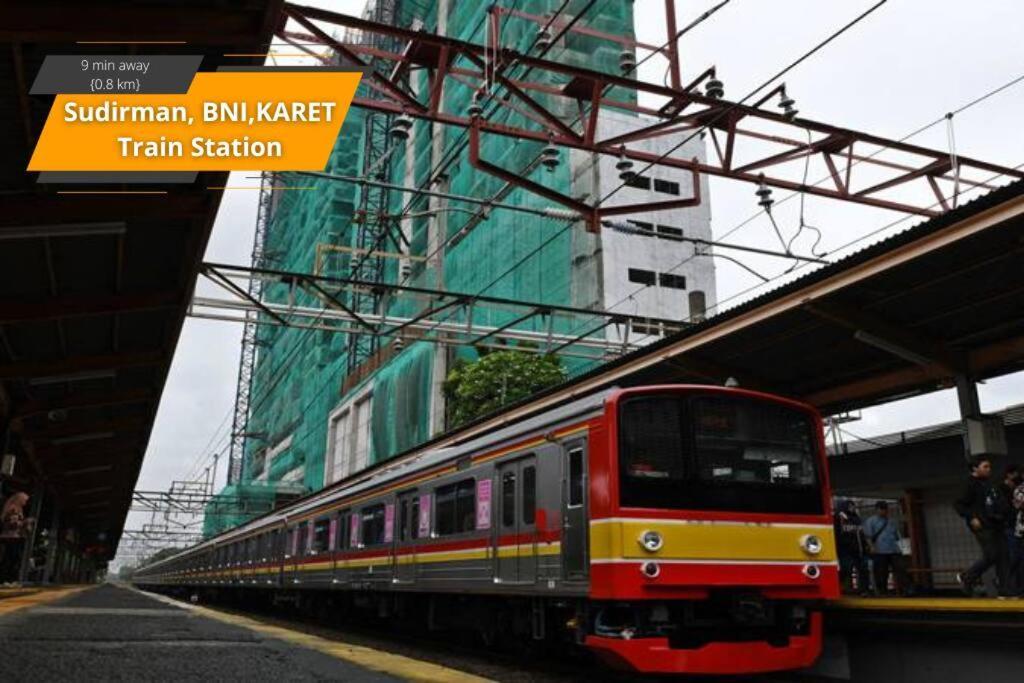 Modern & Comfy Studio In Central Jakarta, Scbd Esterno foto