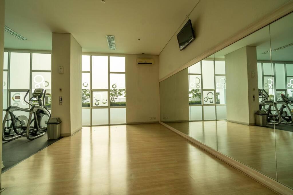Modern & Comfy Studio In Central Jakarta, Scbd Esterno foto